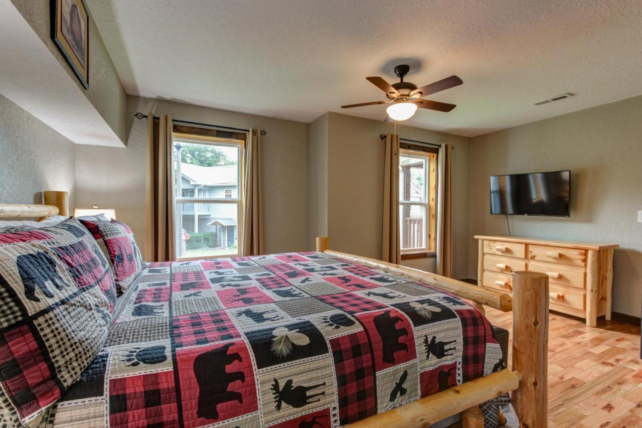 3 Master Bedrooms - Sleeps 10 - Location - Game Room - Hot Tub Pigeon Forge Exterior photo