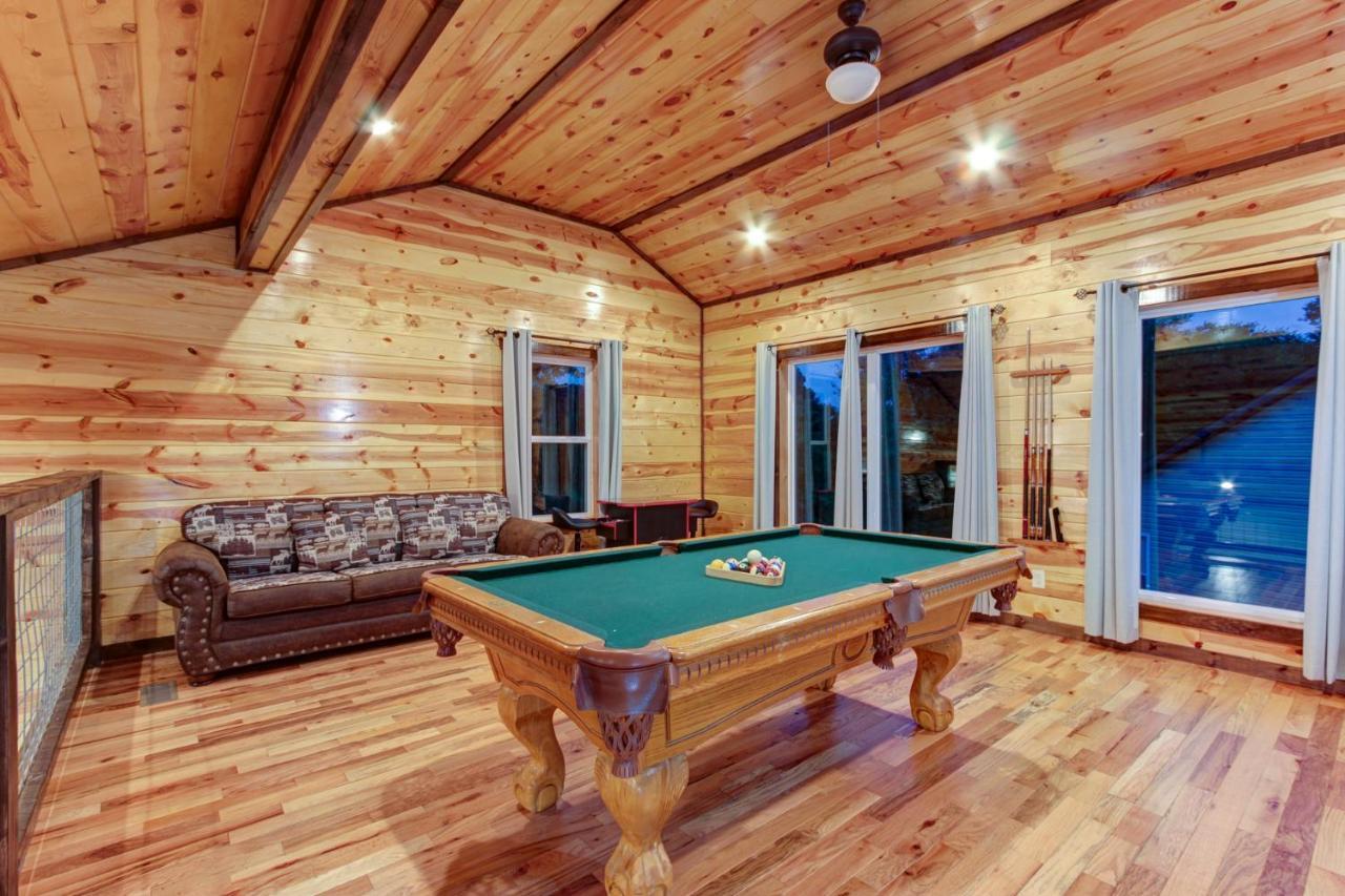 3 Master Bedrooms - Sleeps 10 - Location - Game Room - Hot Tub Pigeon Forge Exterior photo