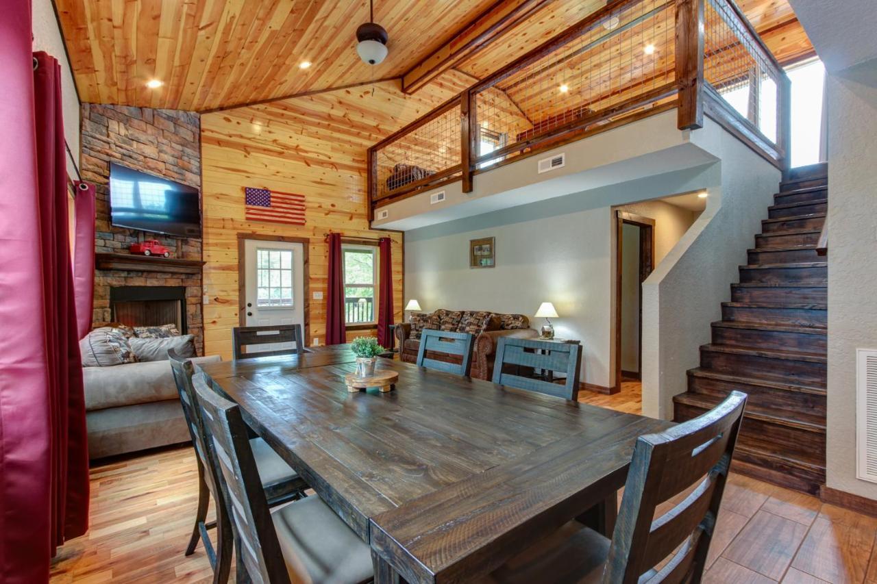 3 Master Bedrooms - Sleeps 10 - Location - Game Room - Hot Tub Pigeon Forge Exterior photo