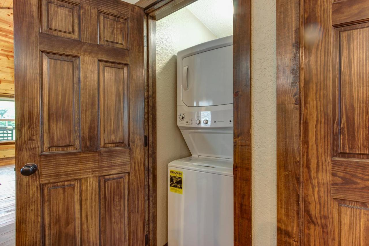 3 Master Bedrooms - Sleeps 10 - Location - Game Room - Hot Tub Pigeon Forge Exterior photo