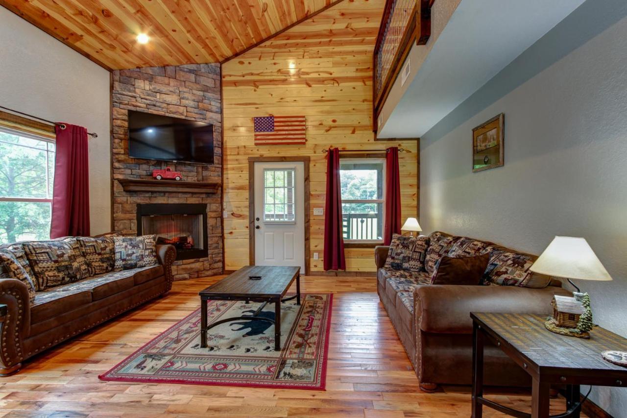3 Master Bedrooms - Sleeps 10 - Location - Game Room - Hot Tub Pigeon Forge Exterior photo